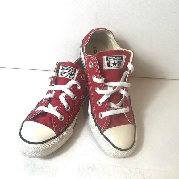 Converse Chuck Taylor All Star Low Top Classic Red Canvas Shoe Women's 6 Lace Up - Picture 1 of 10